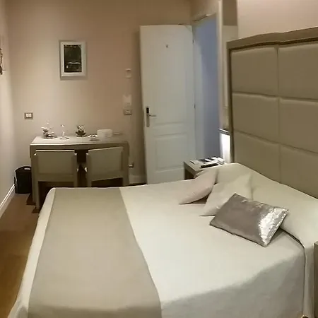 Domus Clara Konukevi Roma