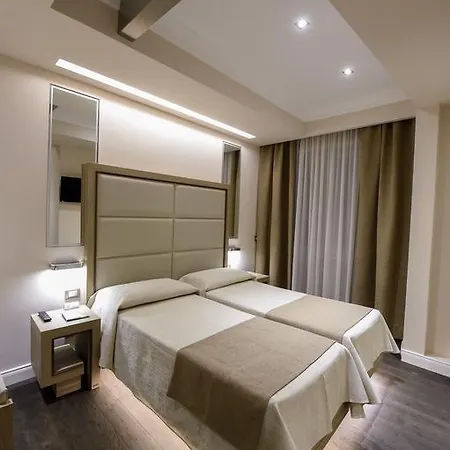 Domus Clara Konukevi Roma