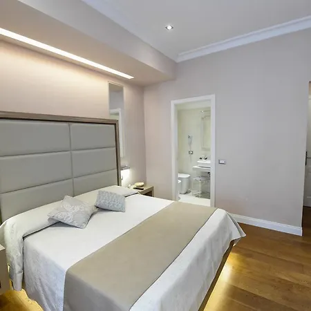Domus Clara 3* روما